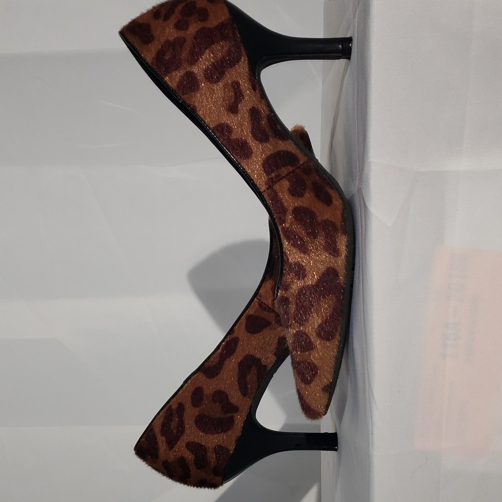 Comfort plus jaguar print pumps size 6.5  3" heel. Brown and tan.